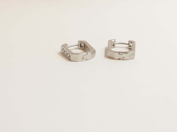 گوشواره قفلی کوچک نقره‌ای