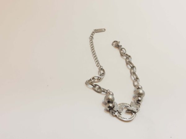 گردنبند نقره ای پلاک گوی و پروانه